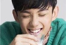 圈内人爆料龚俊张予曦,圈内人爆料，这对明星情侣甜蜜互动引关注