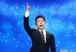 撒贝宁爆料主持人露腿视频,引发网友热议