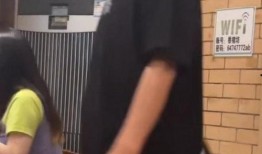 狗仔爆料出两个孩子视频,明星家庭甜蜜亲子时光
