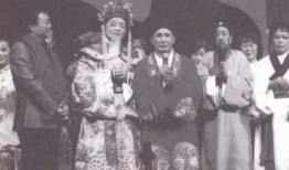 囧人黄小毛在线观看,笑料百出，在线观看的欢乐盛宴