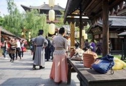 老司机横店爆料视频,老司机亲述幕后故事，带你领略影视基地不为人知的一面