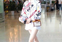 陈都灵夏日最新动态爆料,演绎夏日时尚新风尚